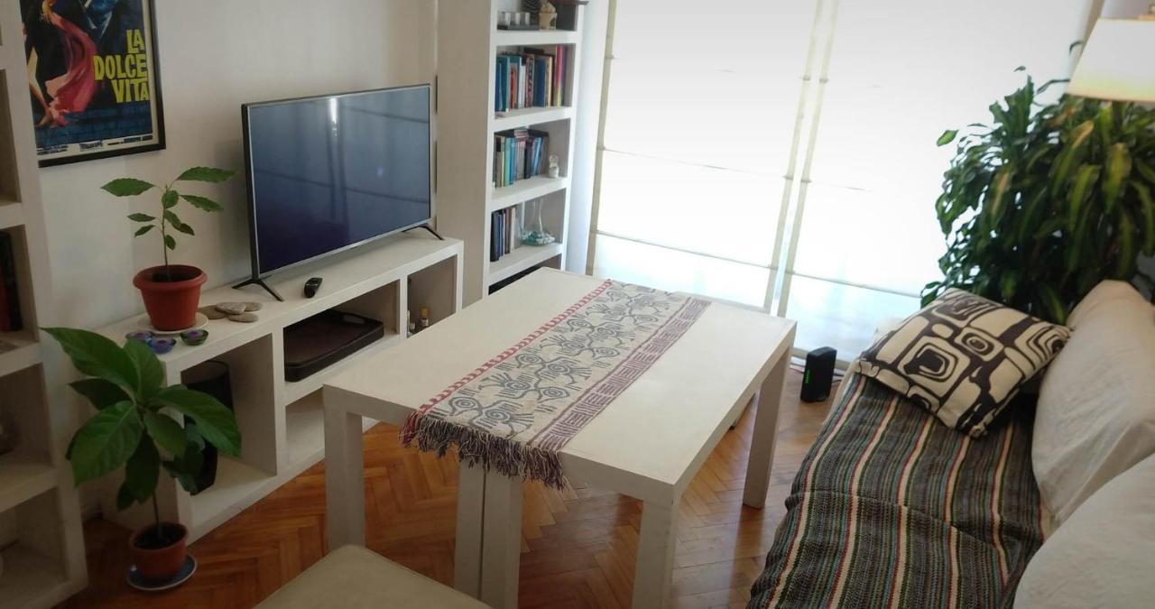 Depto 2 Ambientes Muy Luminoso Con Wifi Y Vista A La Plaza Apartment Buenos Aires Exterior photo